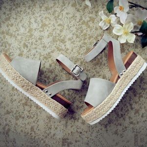 NWOT Gray Platform Sandals